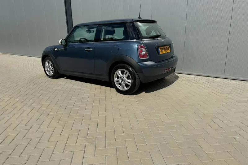 MINI One (2011)