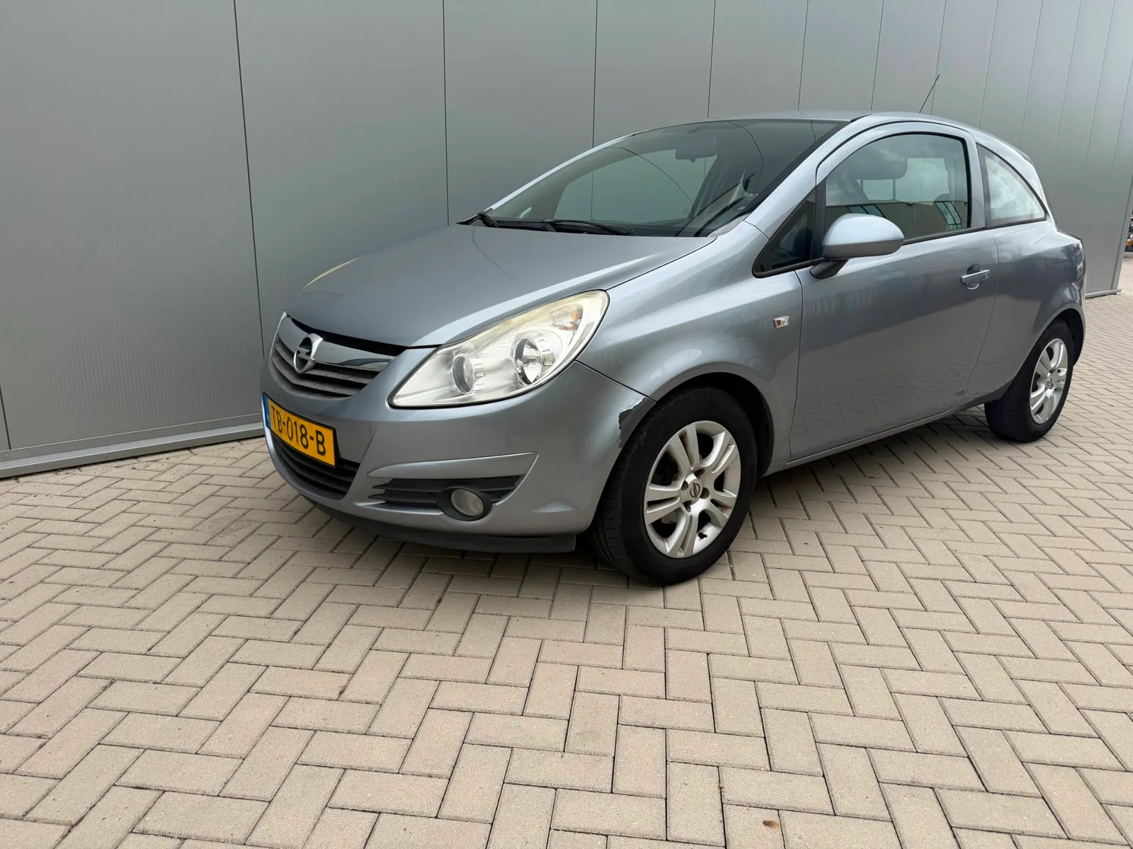 Opel Corsa (2009) — foto 1