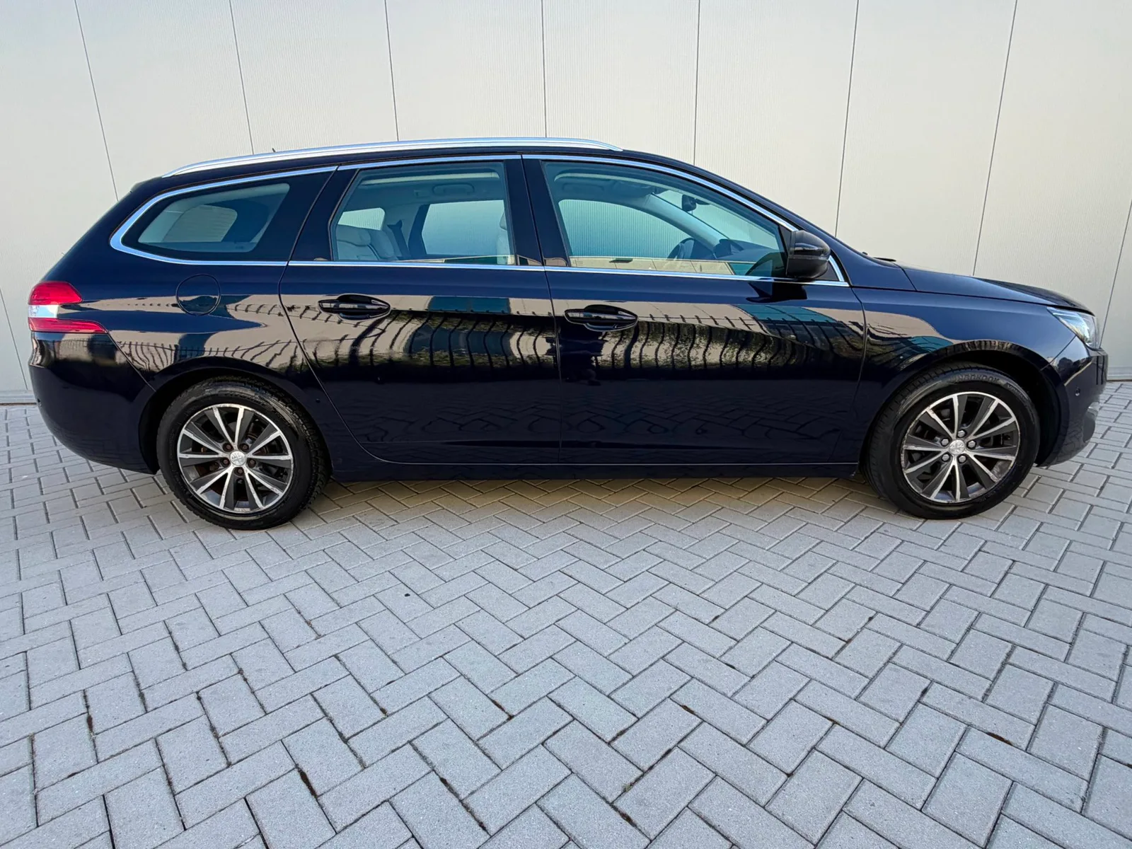 Peugeot 308 (2015) — foto 1
