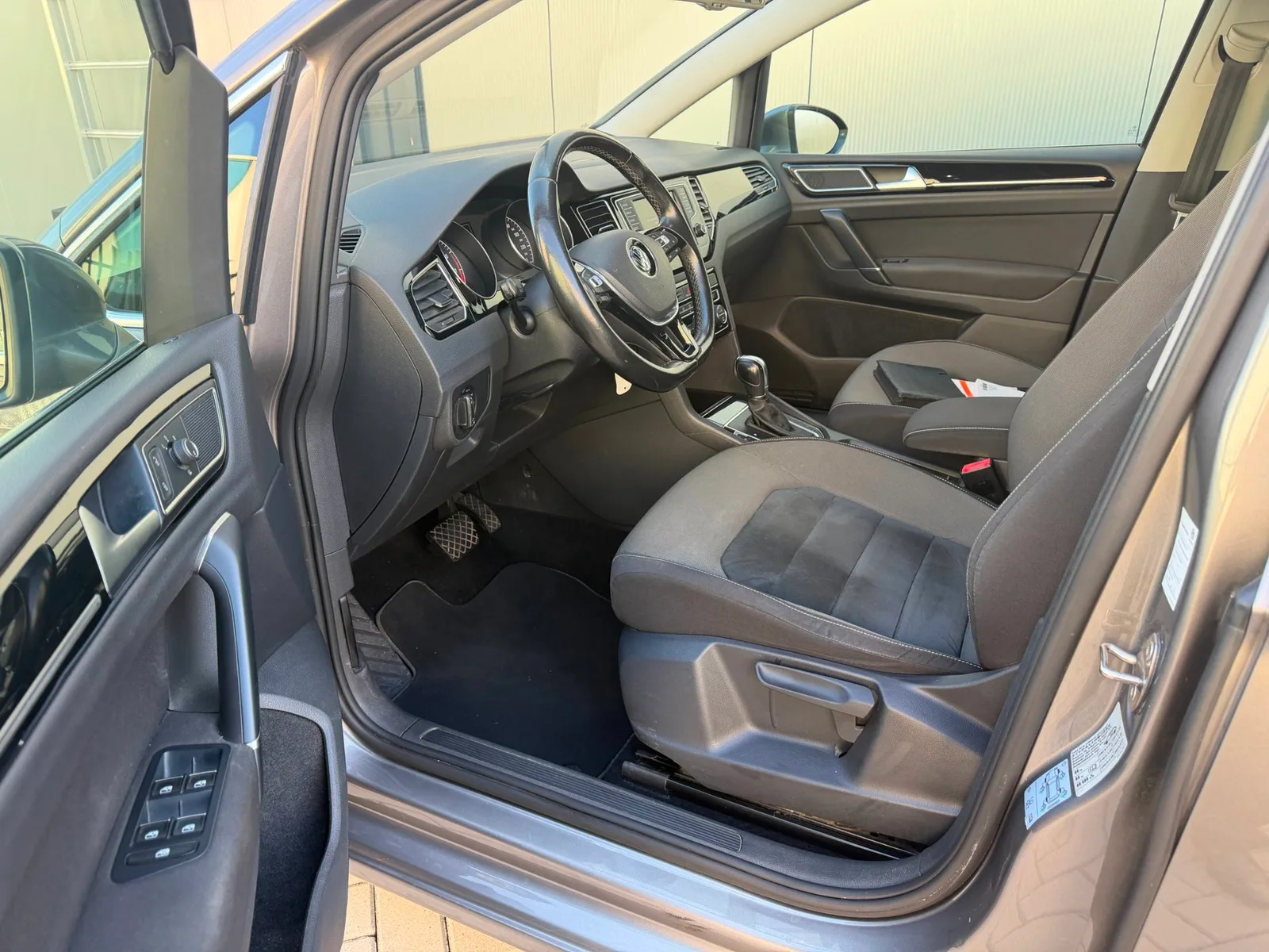 Volkswagen Golf Sportsvan (2015) — foto 1