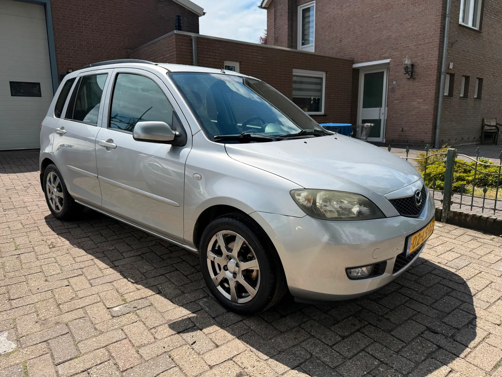 Mazda 2 (2003) — foto 1