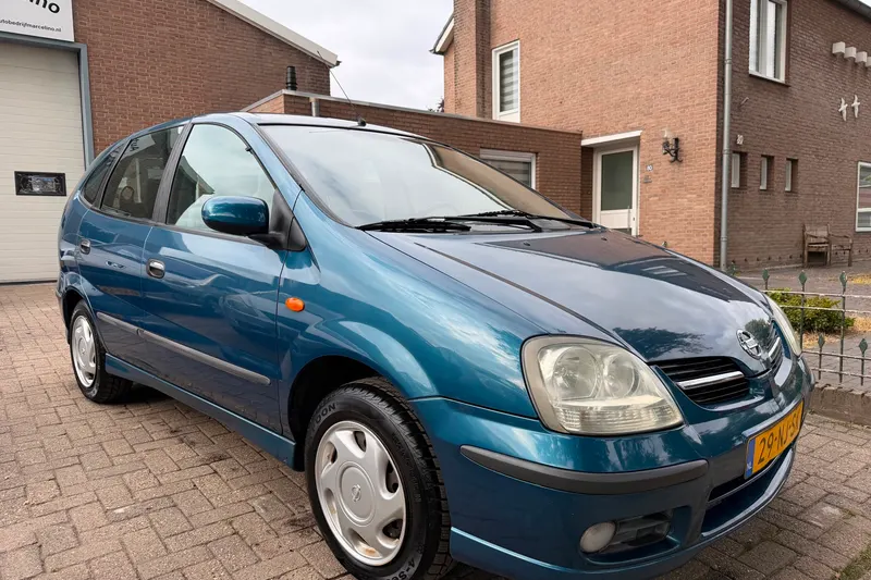 Nissan Almera (2003)