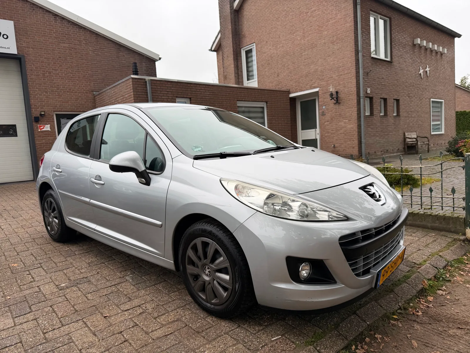Peugeot 207 (2011) — foto 1