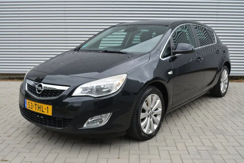Opel Astra (2012)