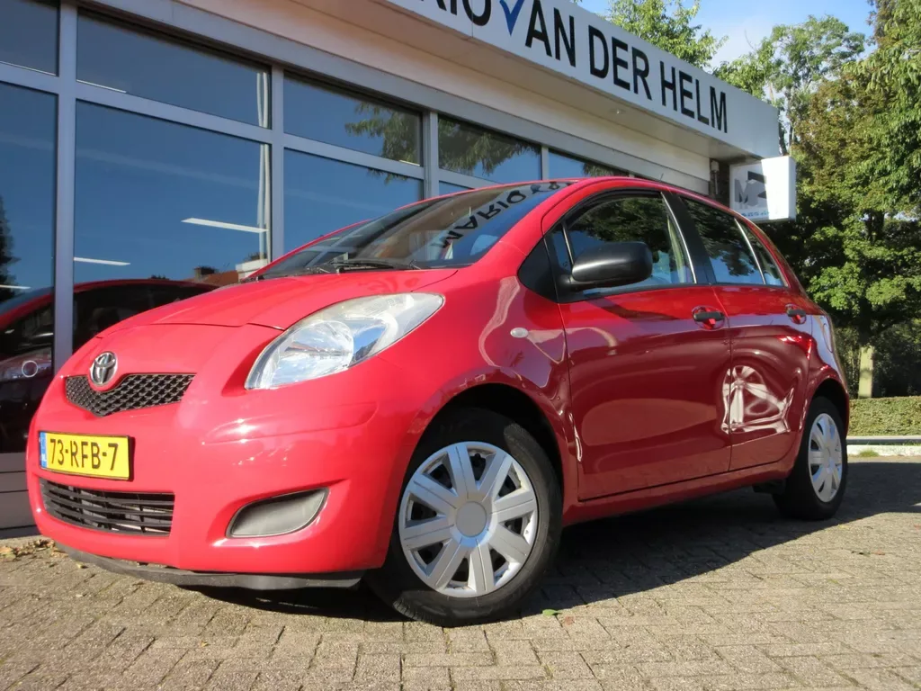 Toyota Yaris (2011) — foto 1