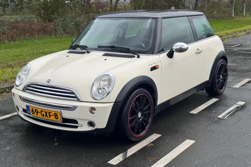 MINI One (2005)