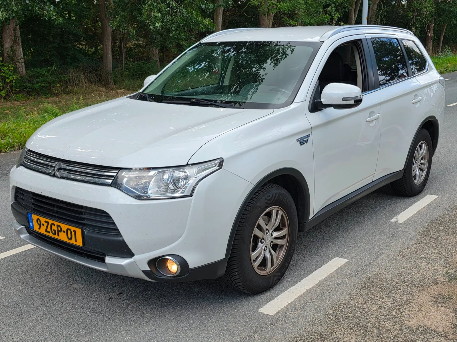 Mitsubishi Outlander (2014) — foto 1