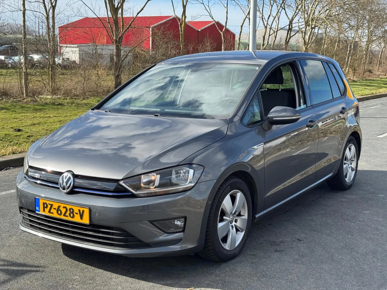 Volkswagen Golf Sportsvan (2017) — foto 1