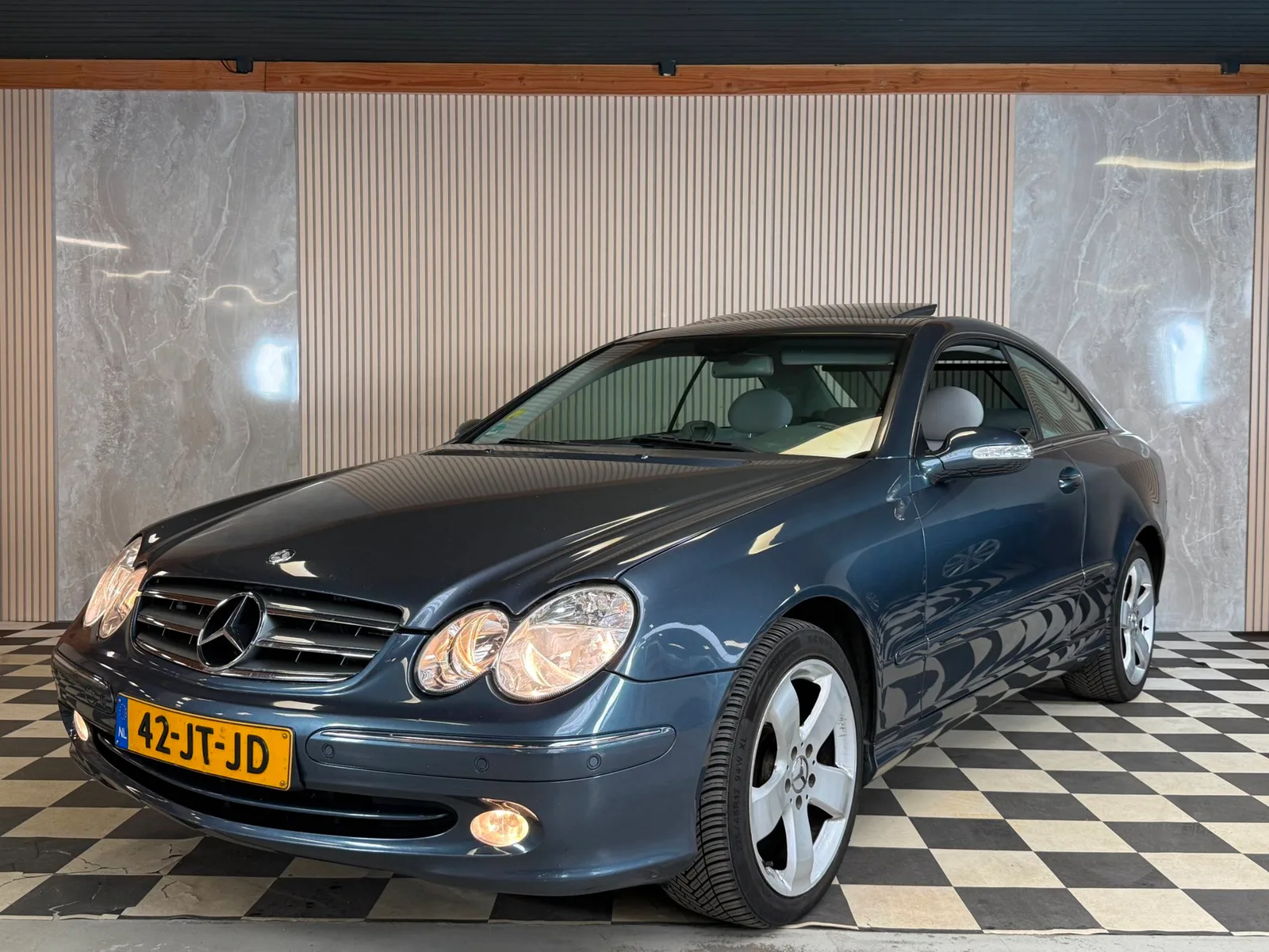 Mercedes-Benz CLK-Klasse (2002) — foto 1