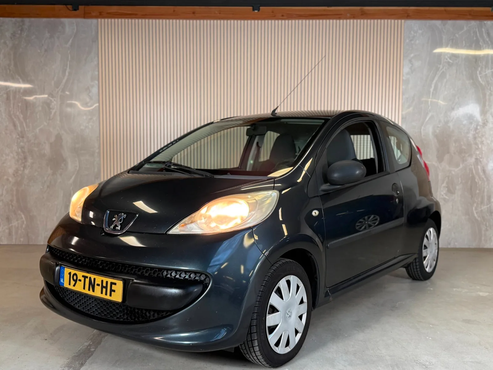 Peugeot 107 (2006) — foto 1