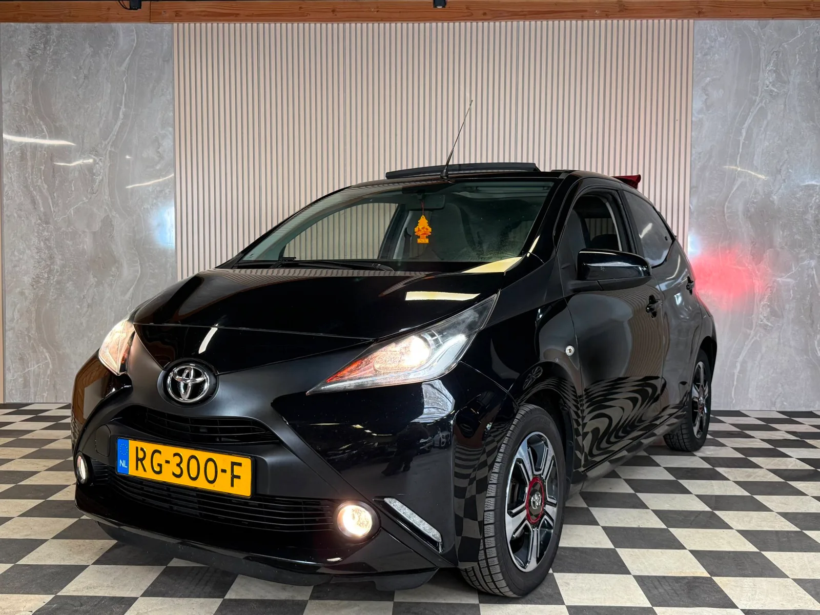 Toyota Aygo (2017) — foto 1