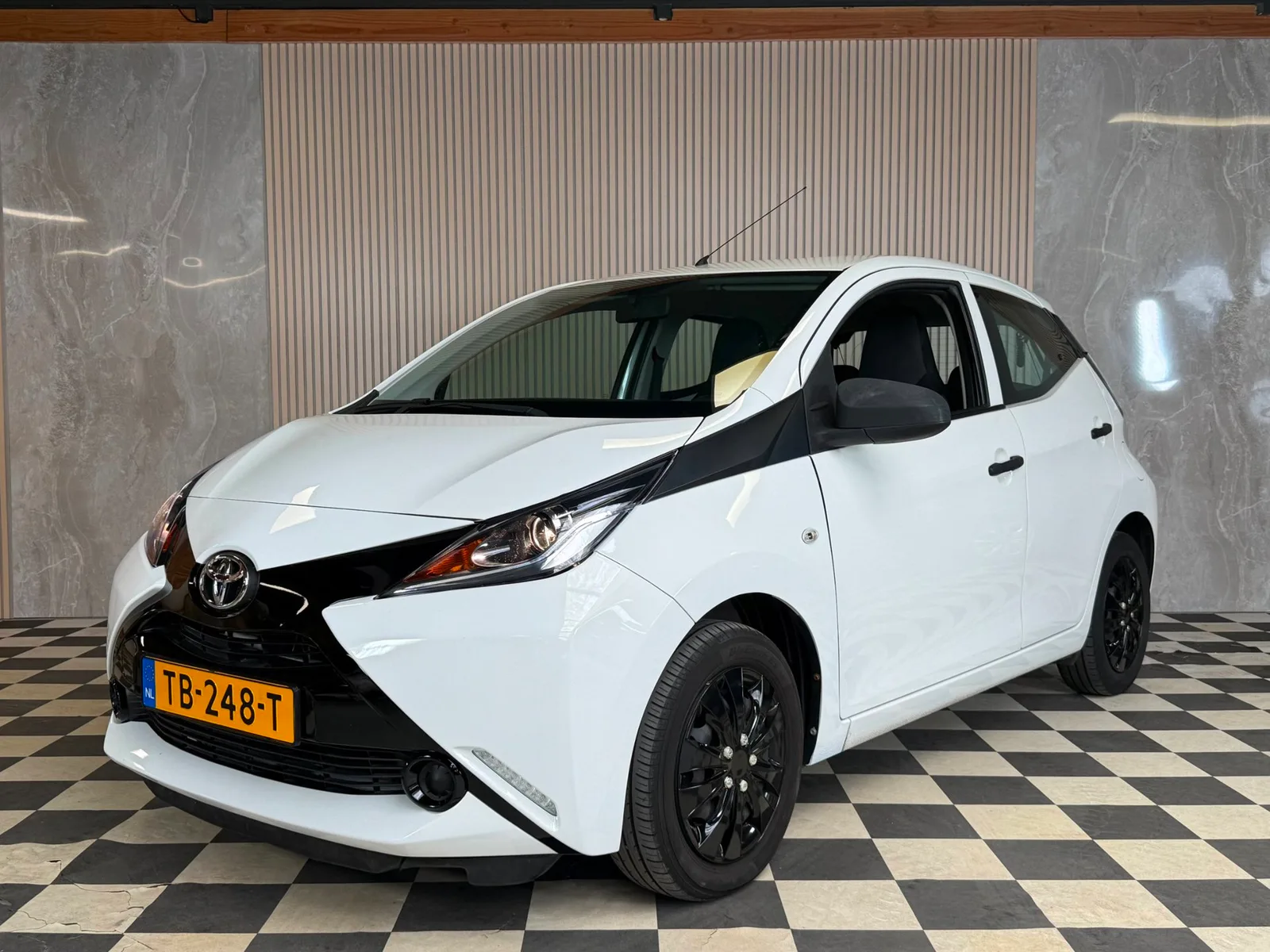 Toyota Aygo (2018) — foto 1