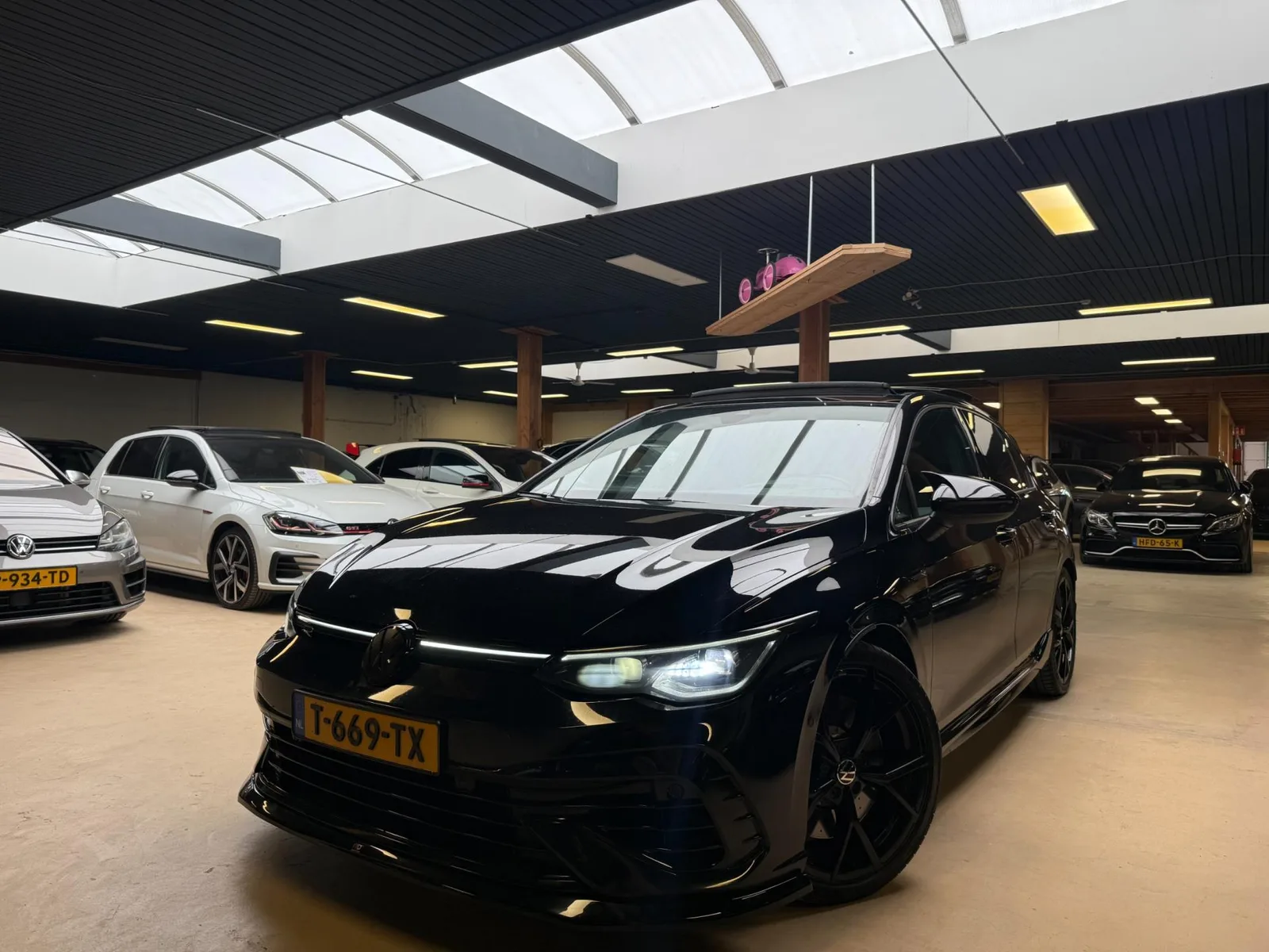 Volkswagen Golf (2021) — foto 1