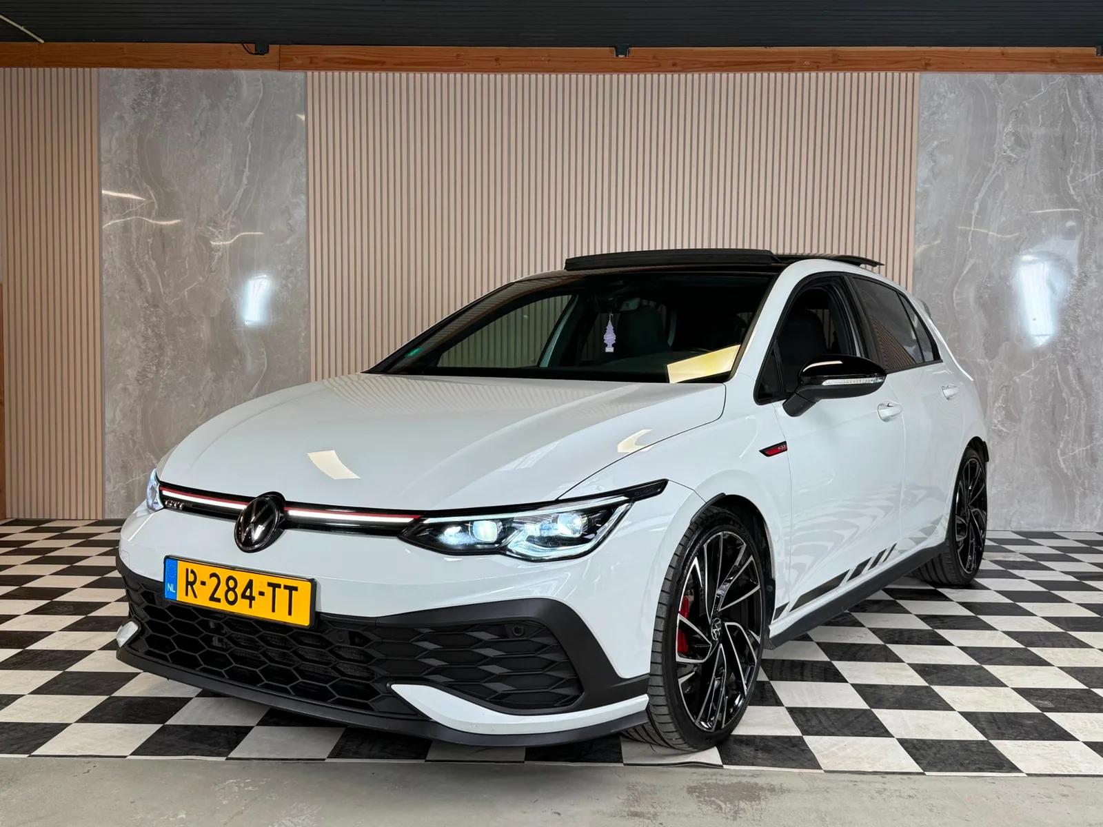 Volkswagen Golf (2022) — foto 1
