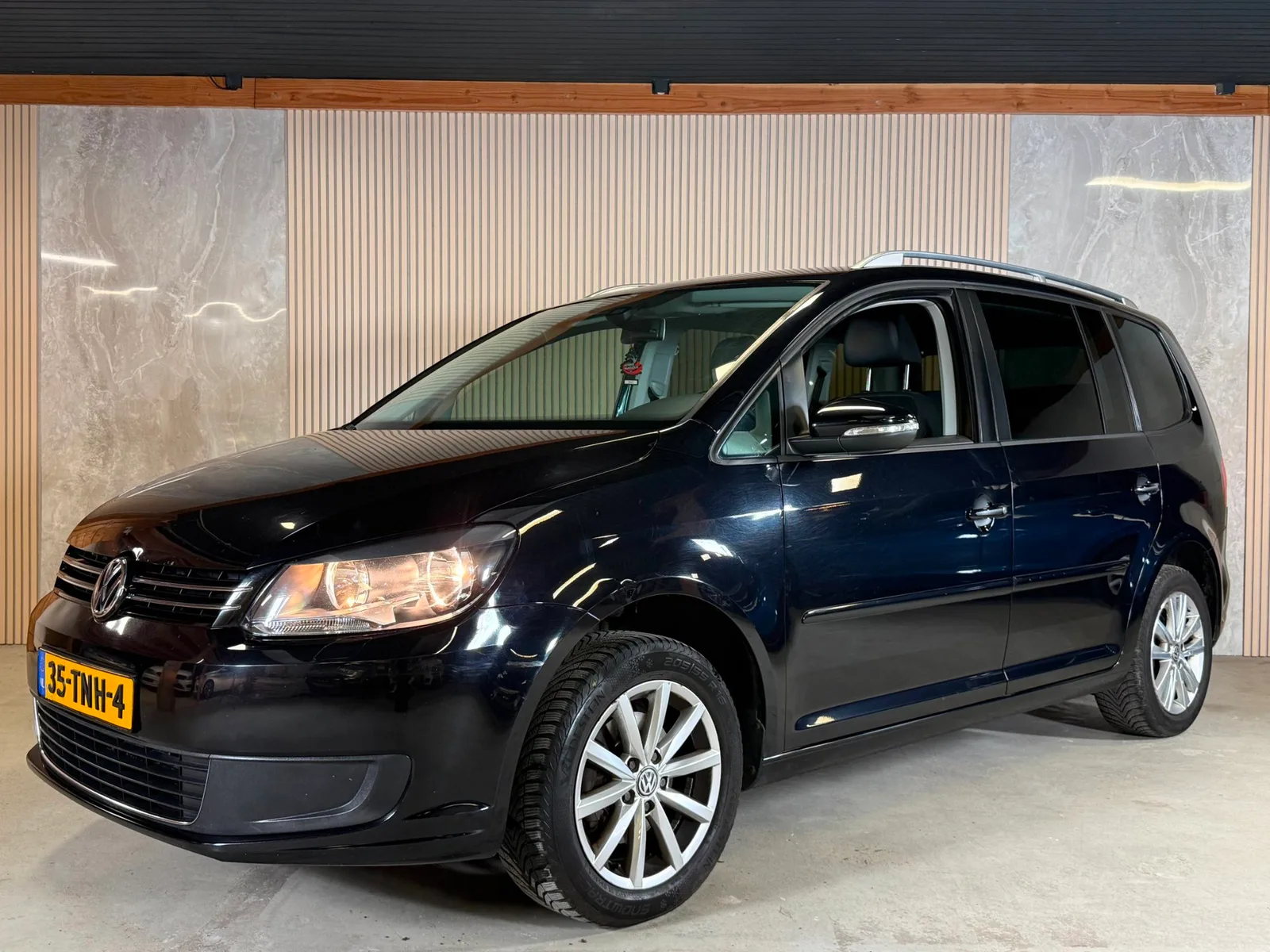 Volkswagen Touran (2011) — foto 1
