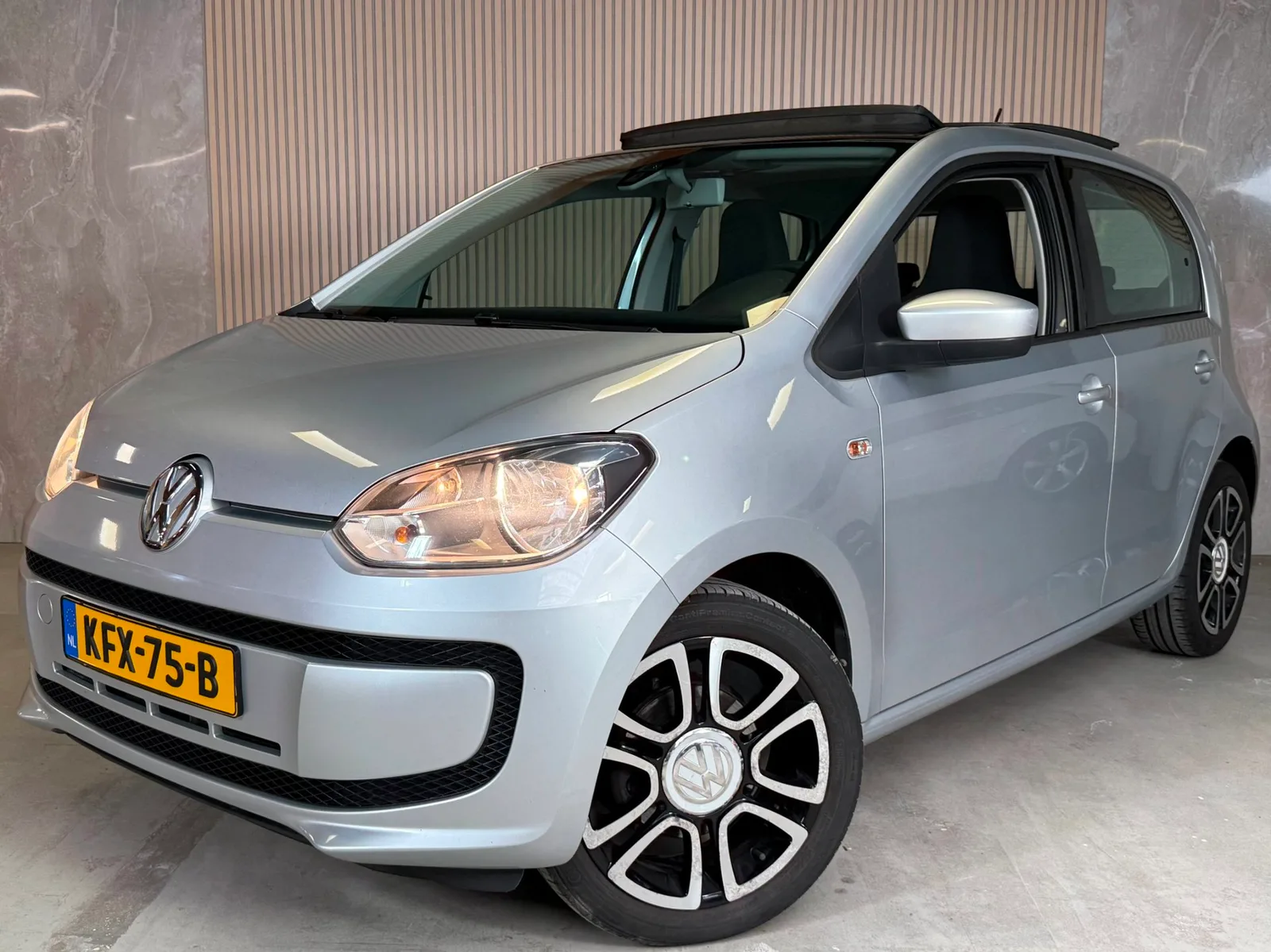Volkswagen Up! (2015) — foto 1
