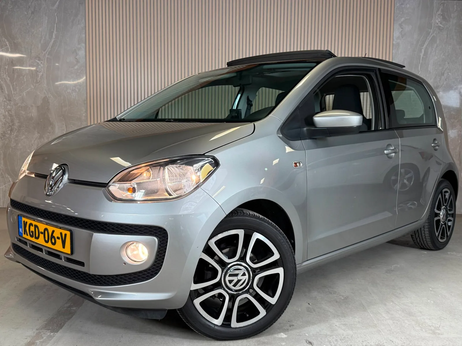 Volkswagen Up! (2013) — foto 1