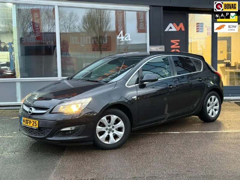 Opel Astra (2014) — foto 1