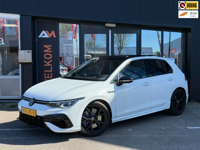 Volkswagen Golf (2024) — foto 1