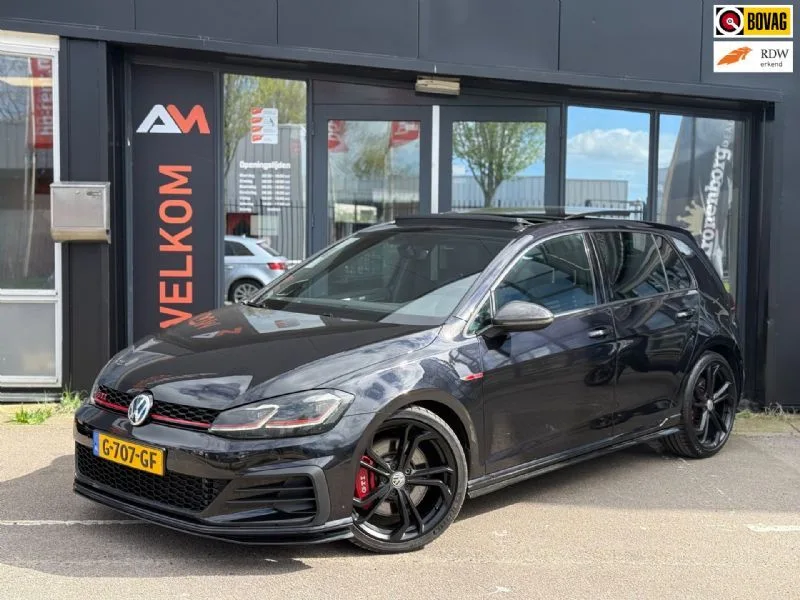 Volkswagen Golf (2019) — foto 1