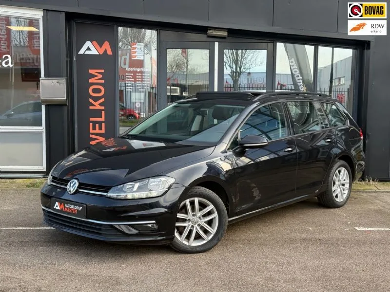 Volkswagen Golf (2019) — foto 1