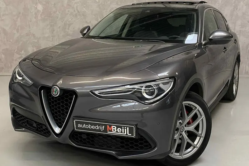 Alfa Romeo Stelvio (2017)