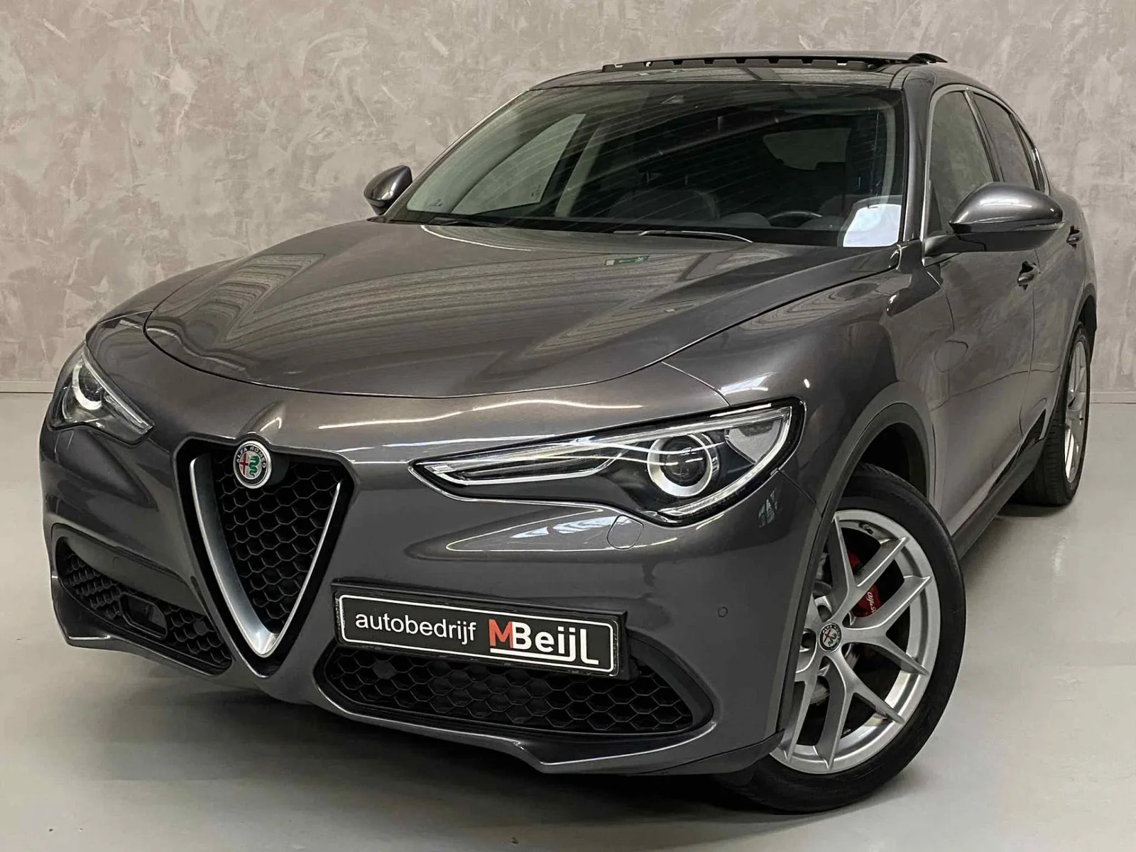 Alfa Romeo Stelvio (2017) — foto 1