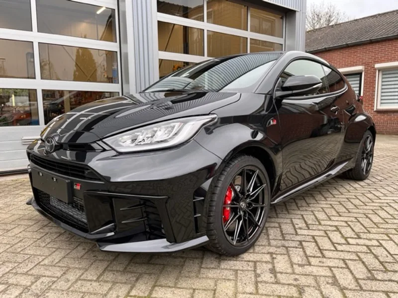 Toyota Yaris (2024) — foto 1