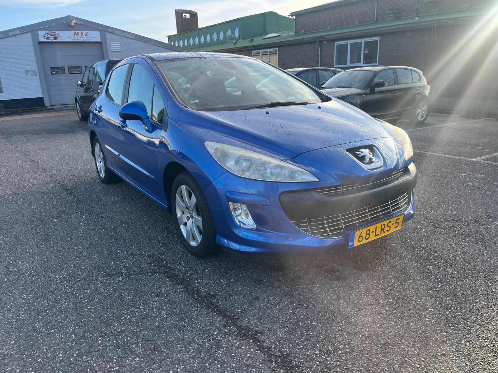 Peugeot 308 (2010) — foto 1