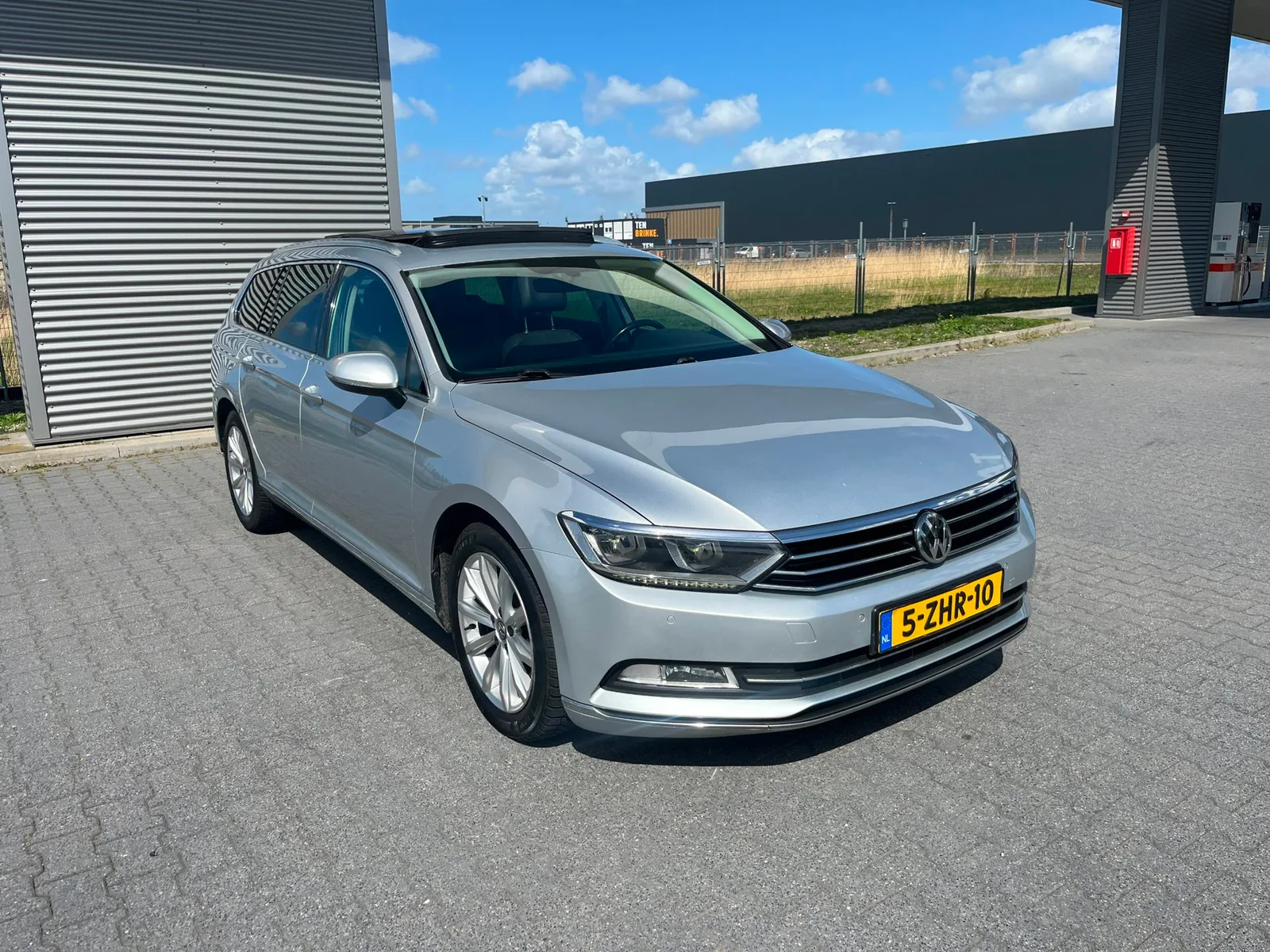 Volkswagen Passat (2015) — foto 1