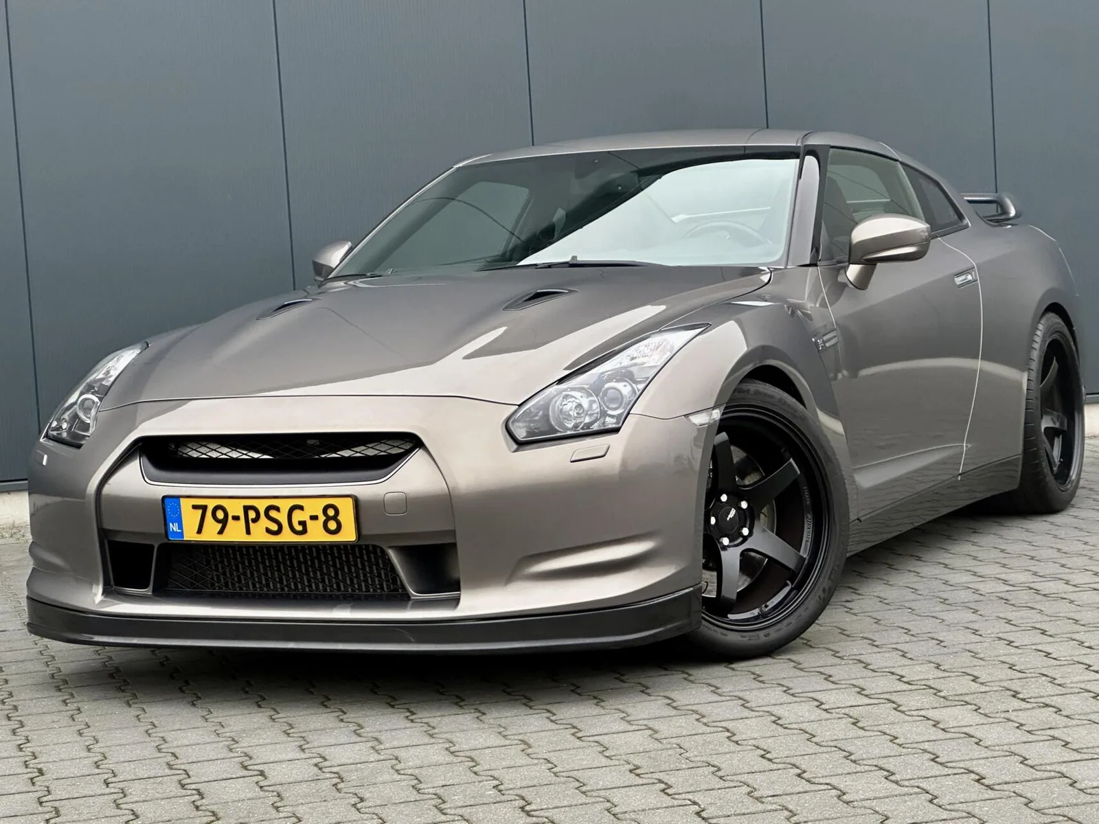 Nissan GT-R (2010) — foto 1
