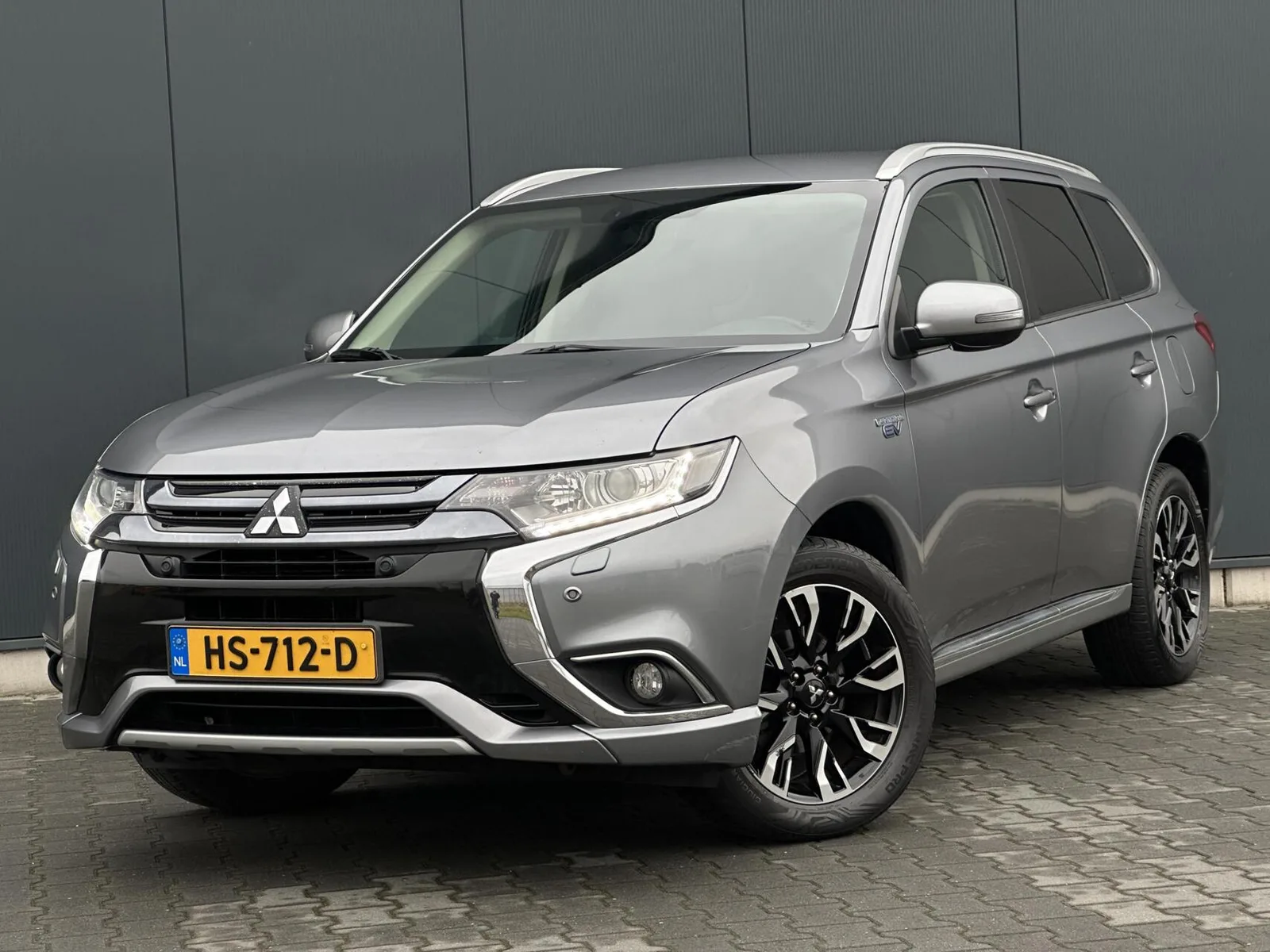Mitsubishi Outlander (2015) — foto 1