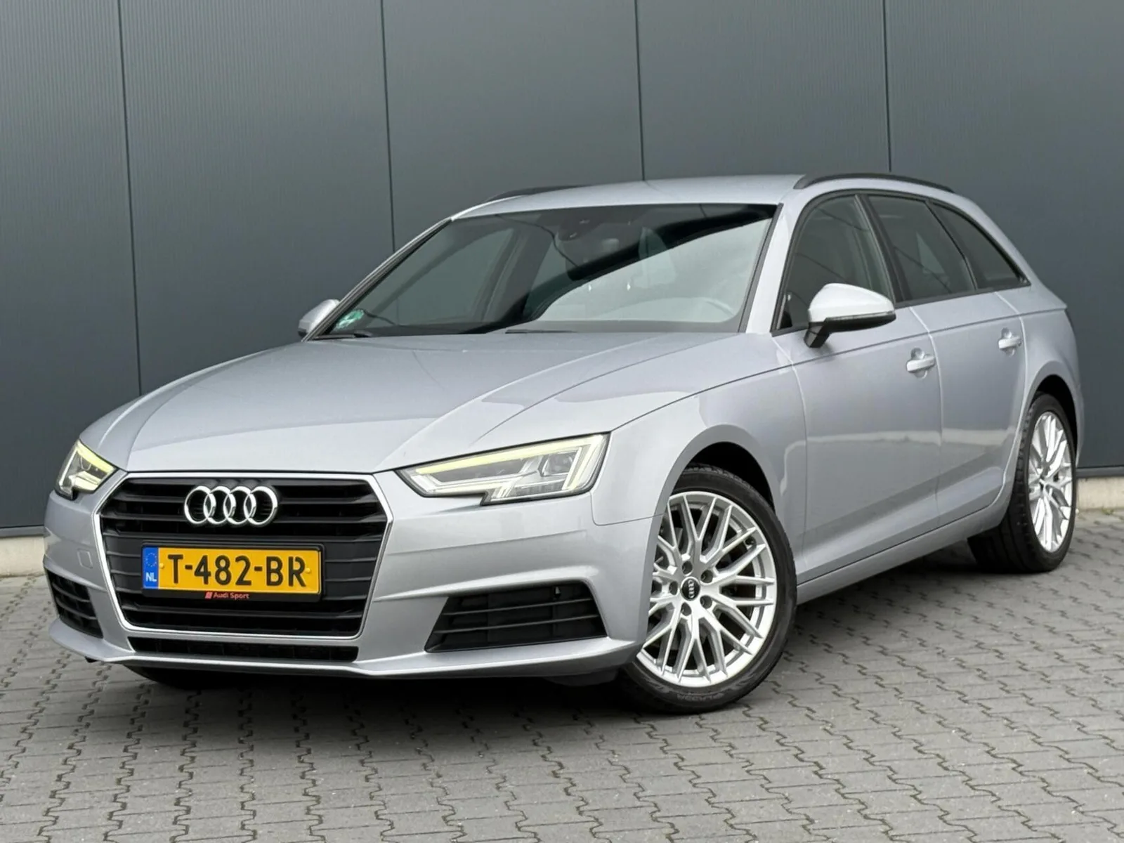 Audi A4 (2017) — foto 1