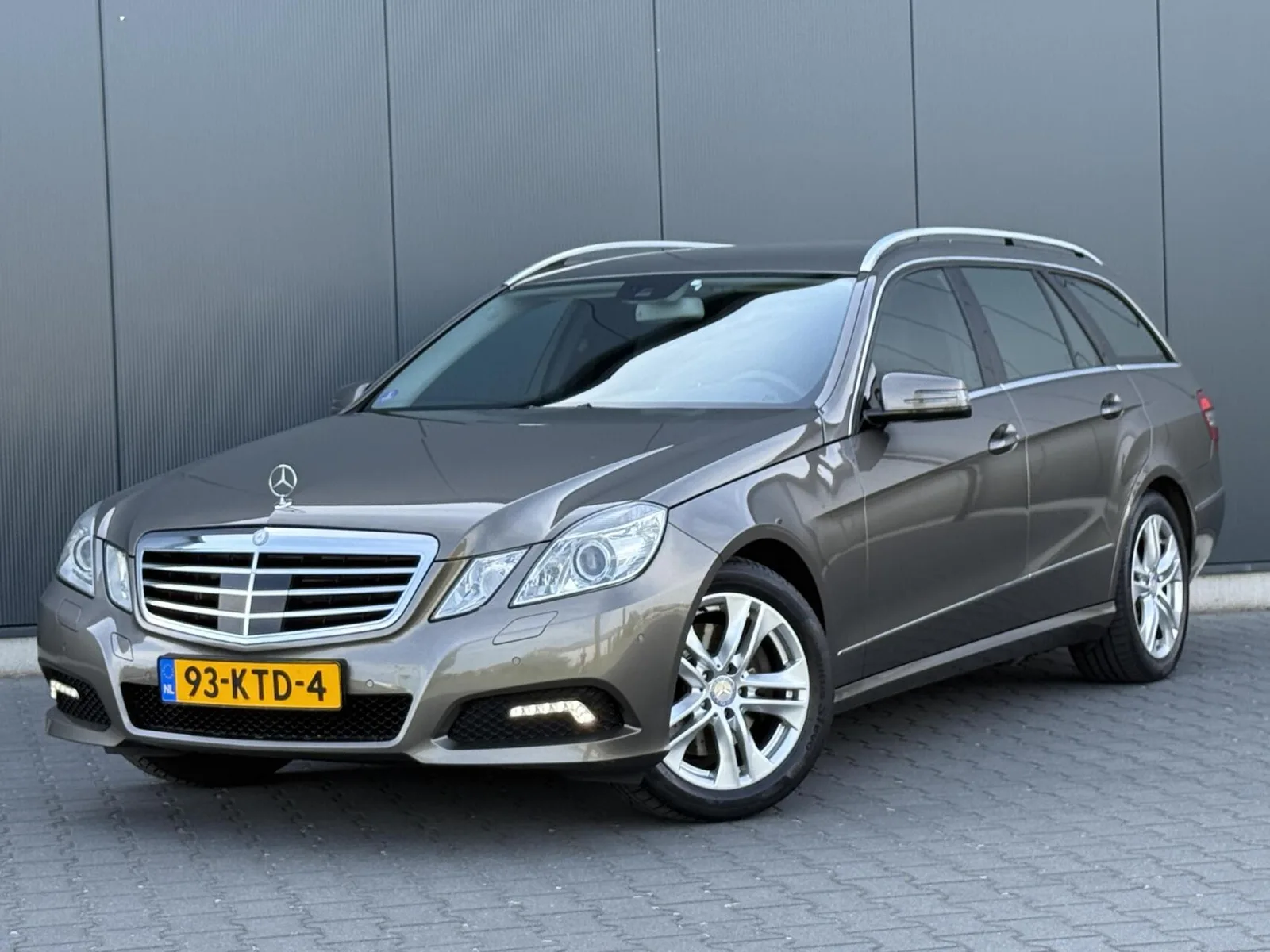 Mercedes-Benz E-Klasse (2010) — foto 1