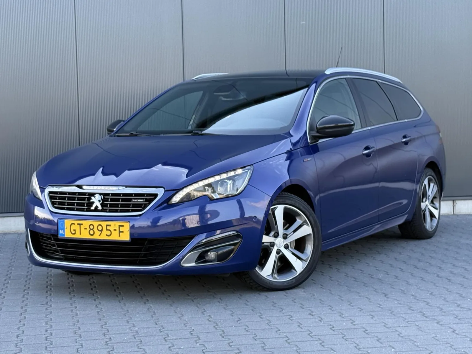 Peugeot 308 (2015) — foto 1