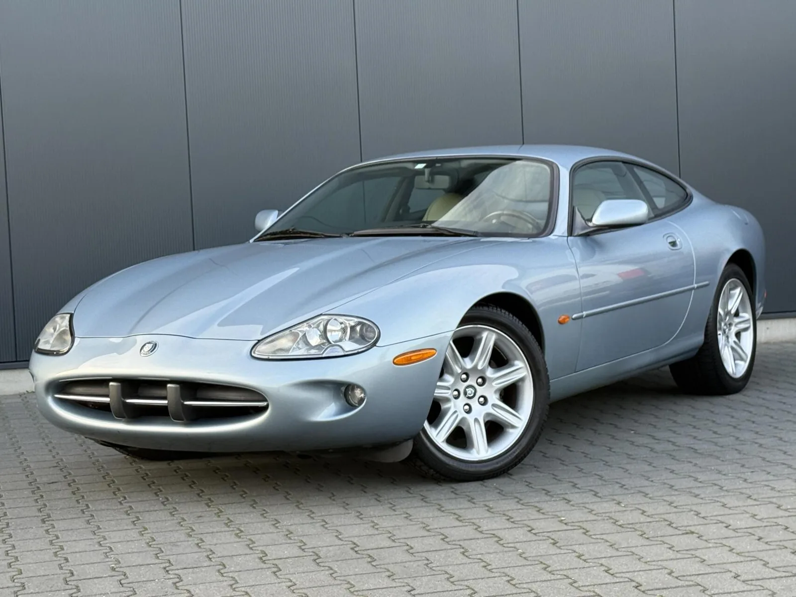 Jaguar XK8 (1998) — foto 1