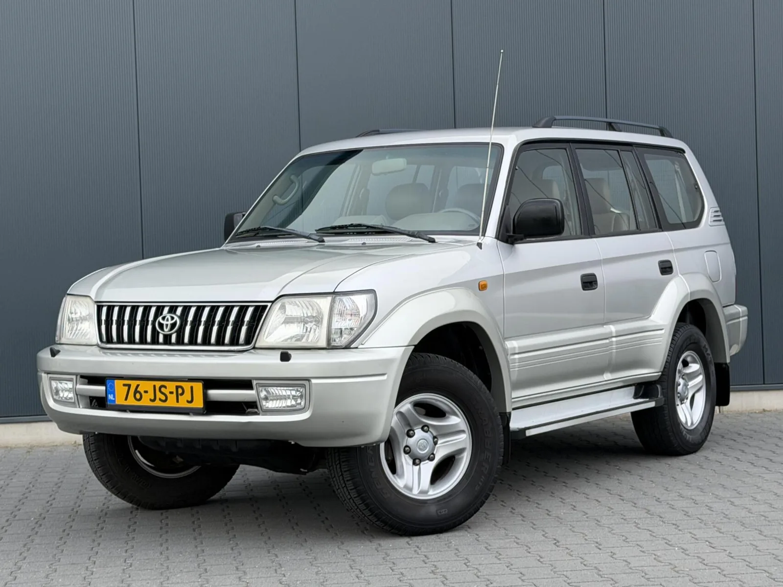 Toyota Land Cruiser (2002) — foto 1