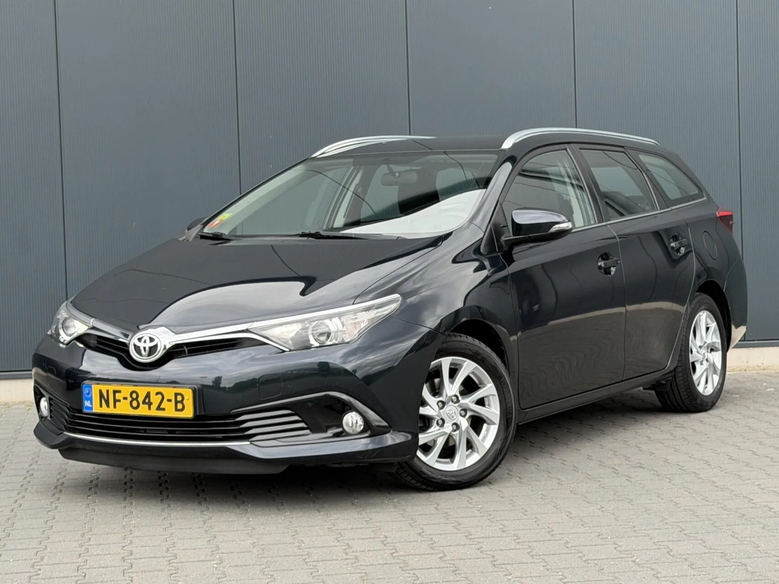 Toyota Auris (2017) — foto 1