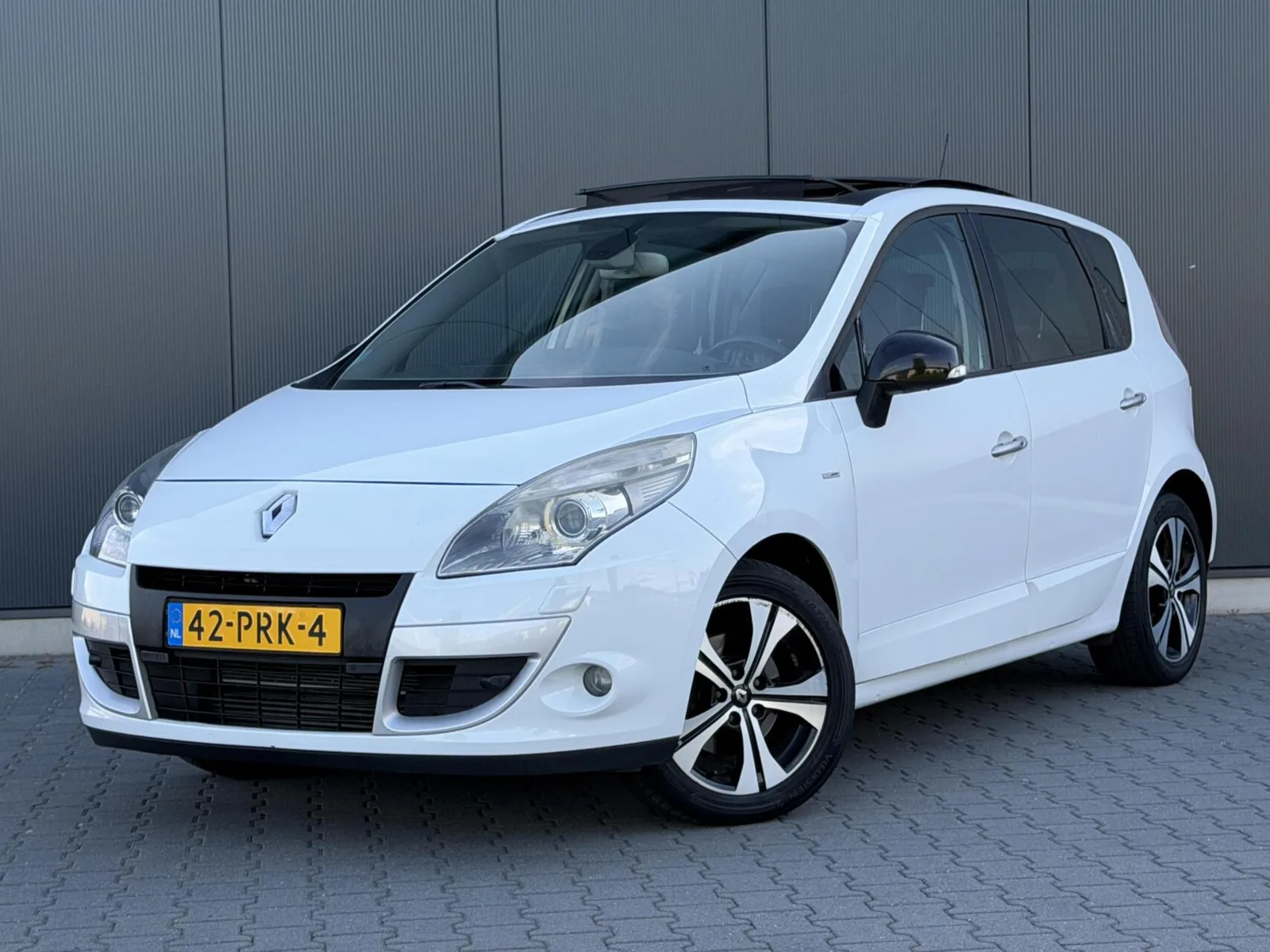 Renault Scénic (2011) — foto 1