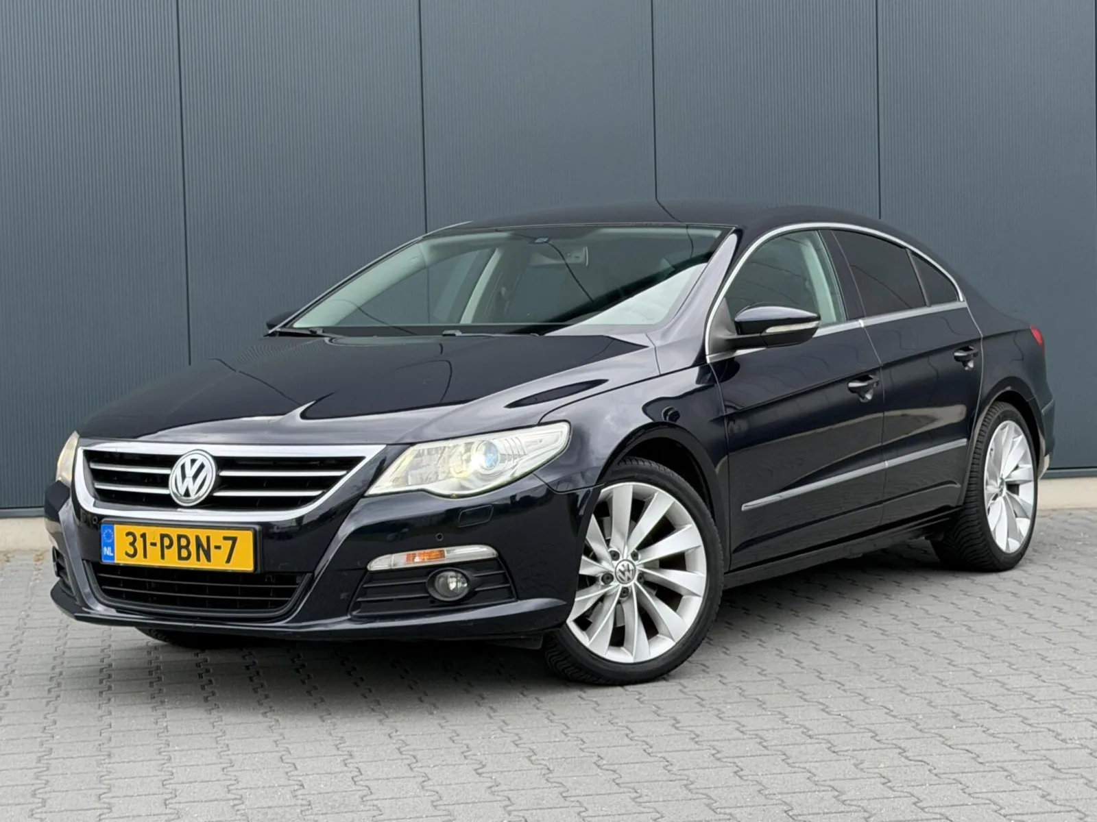 Volkswagen Passat (2011) — foto 1