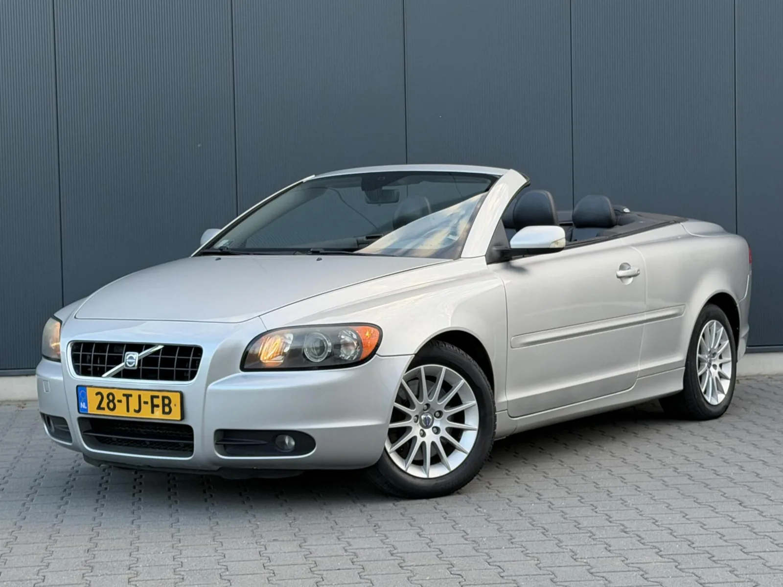 Volvo C70 (2006) — foto 1