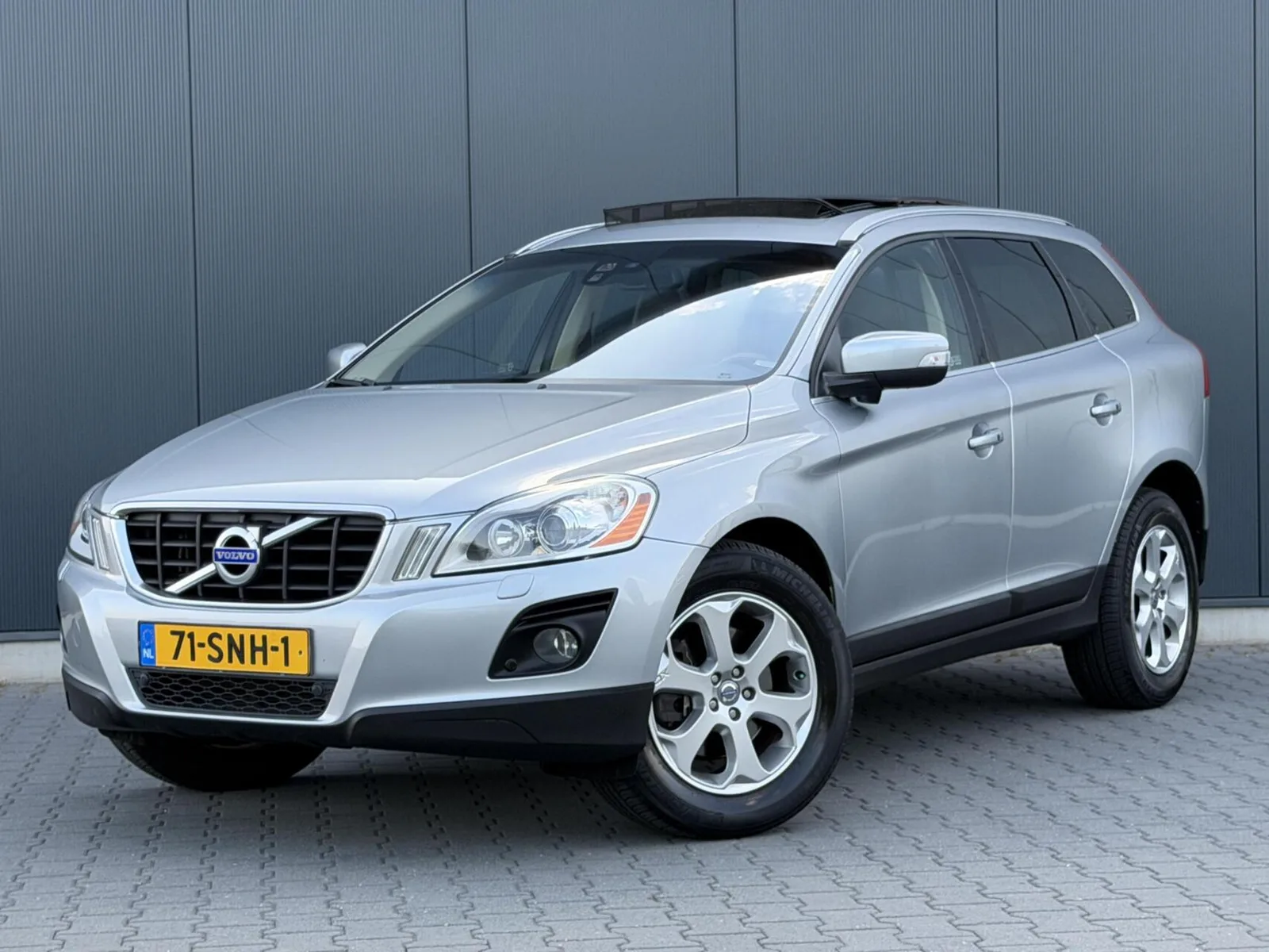 Volvo XC60 (2010) — foto 1