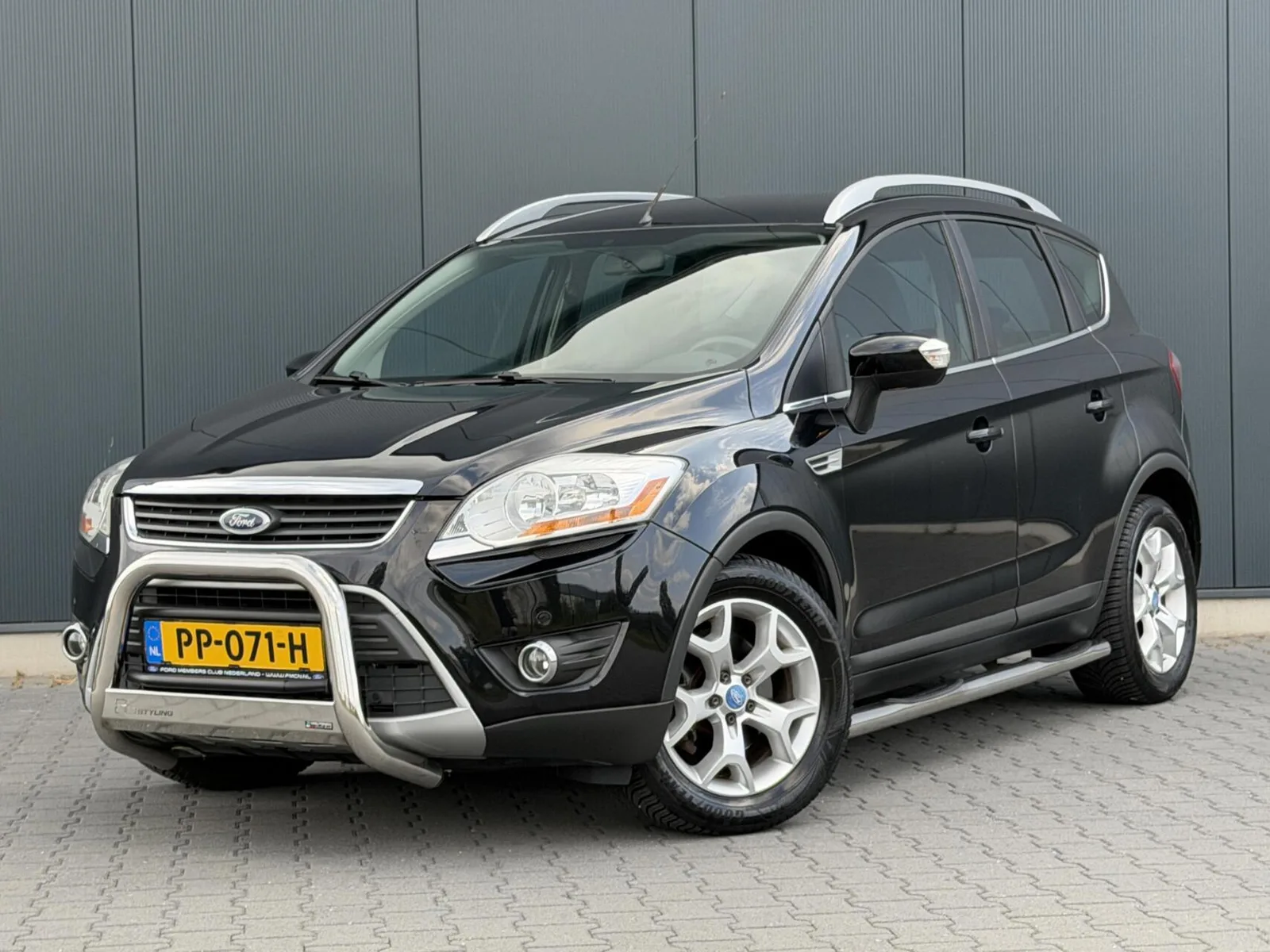 Ford Kuga (2010) — foto 1
