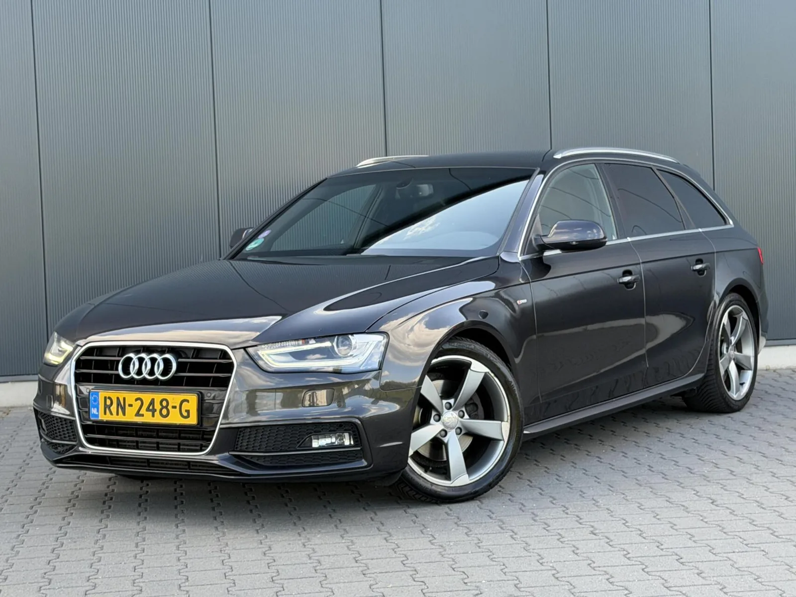 Audi A4 (2014) — foto 1