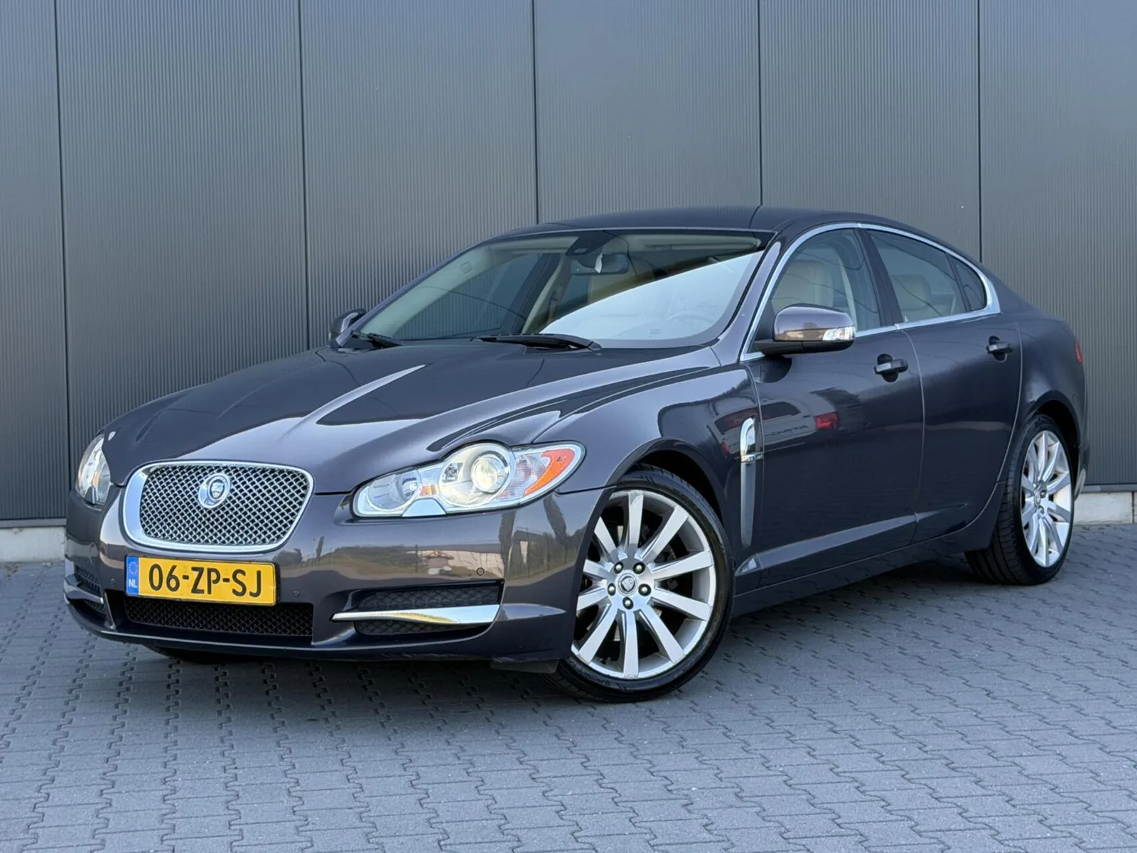 Jaguar XF (2008) — foto 1