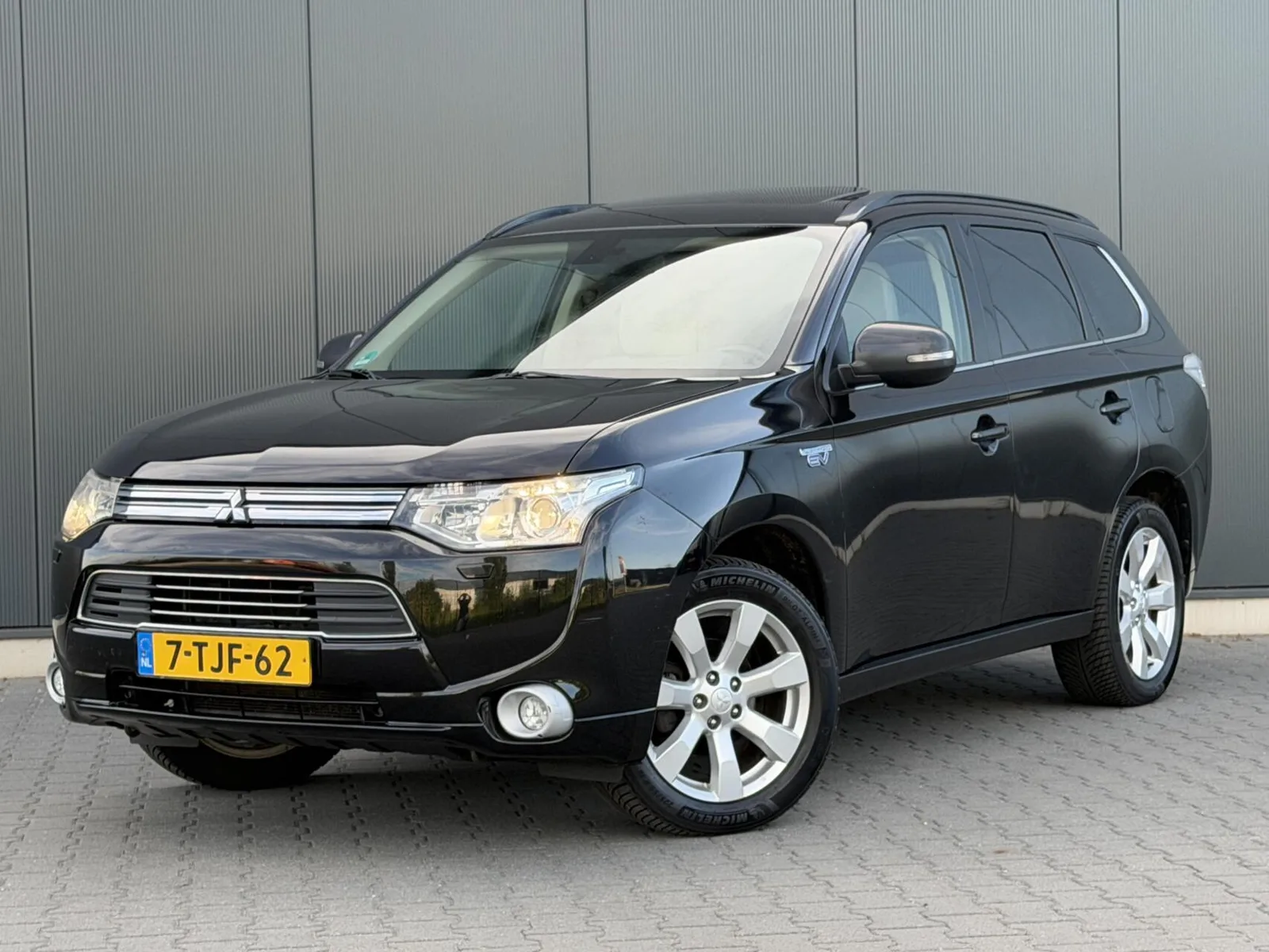 Mitsubishi Outlander (2014) — foto 1