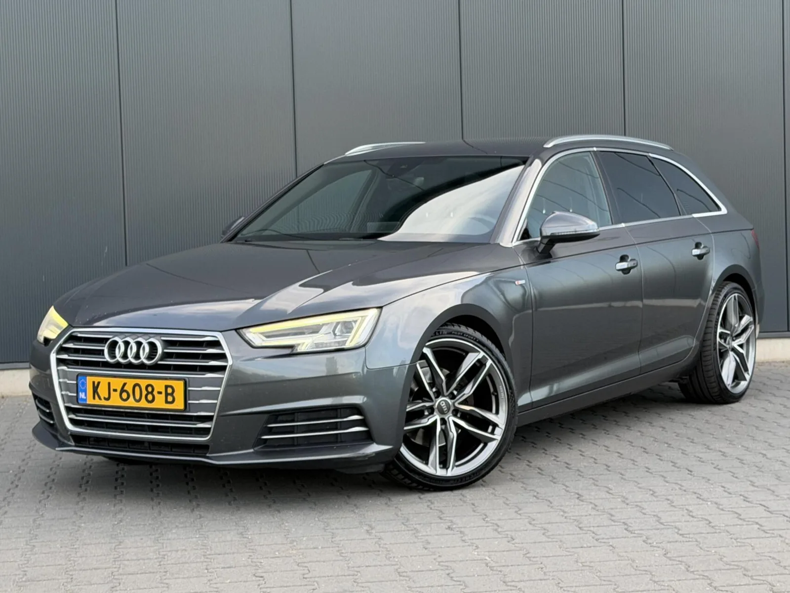 Audi A4 (2016) — foto 1
