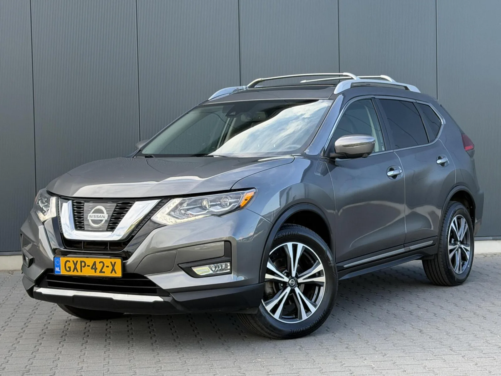 Nissan X-Trail (2017) — foto 1