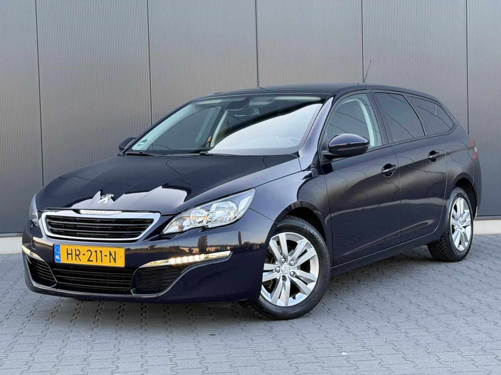 Peugeot 308 (2015) — foto 1