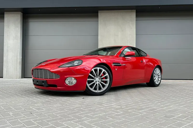 Aston Martin V12 (2003)